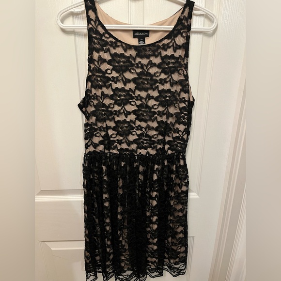 Elegant Black Lace Mini Dress - Picture 1 of 3